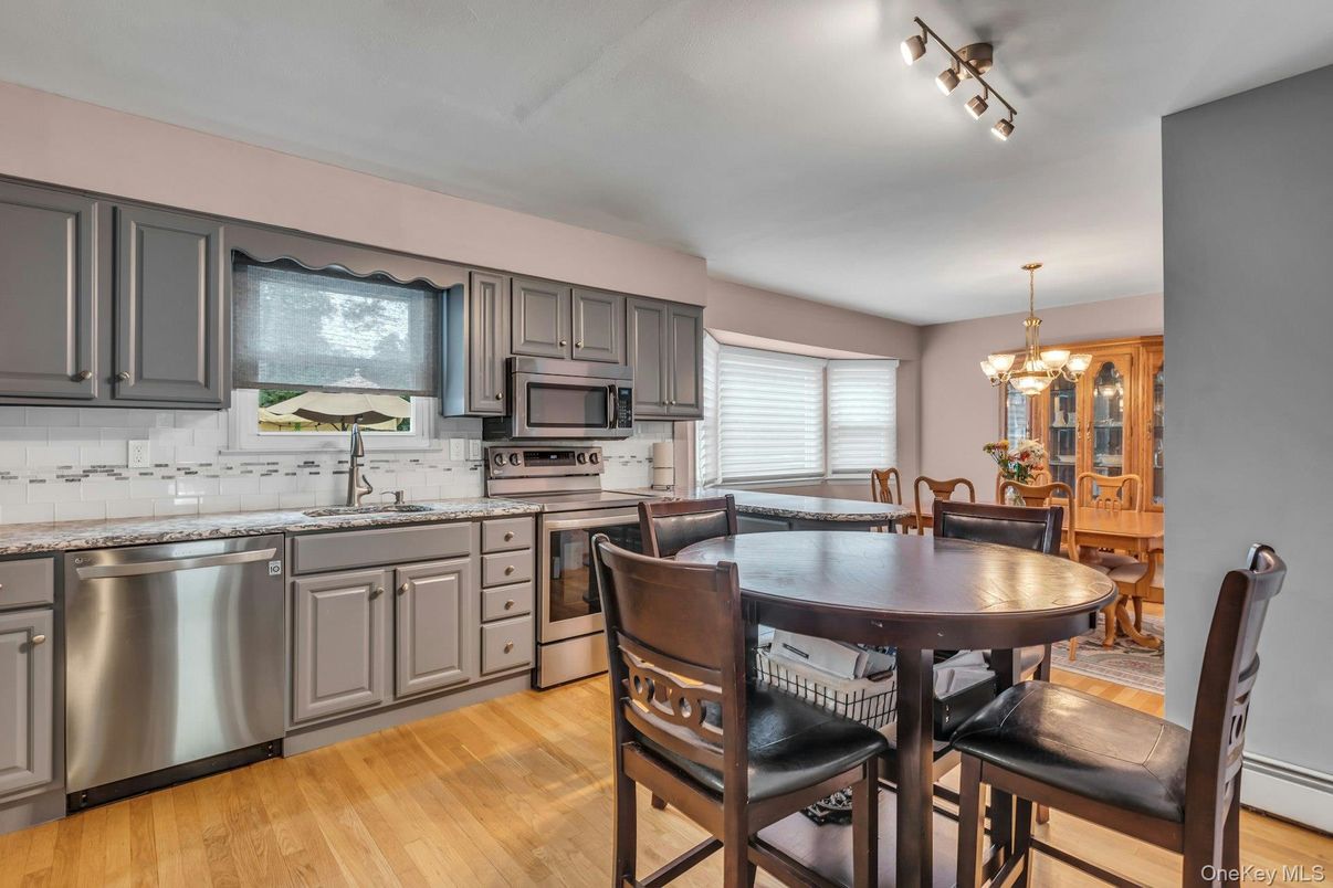 Chandelier, Dining room, Interior, Kitchen, Stainless Steel Appliances, Wood Texture Flooring