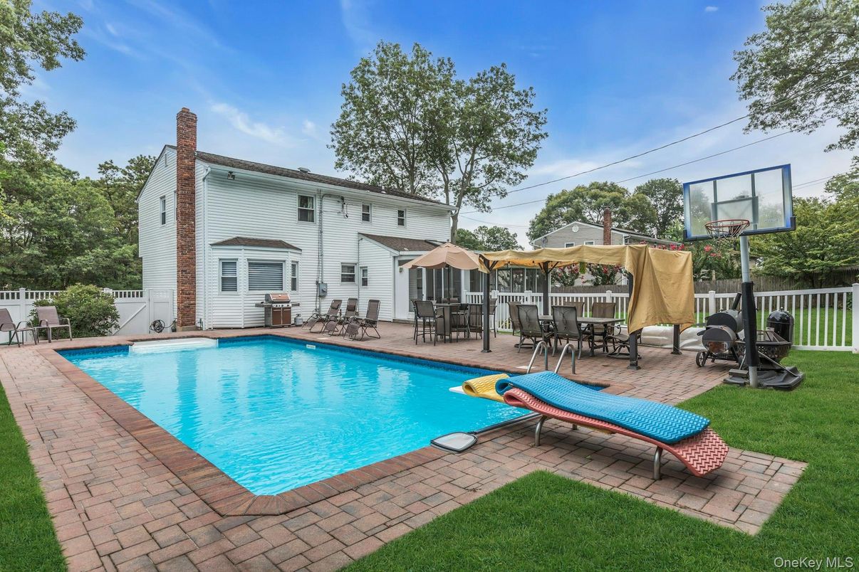 Exterior, Pool