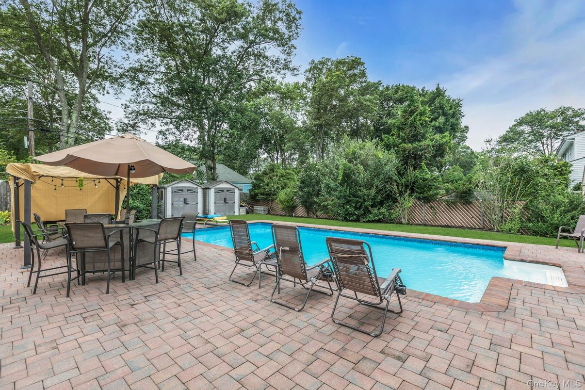 Exterior, Pool