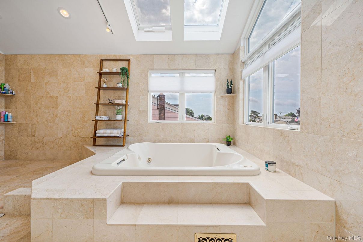 Bathroom, Interior, Recessed Lighting