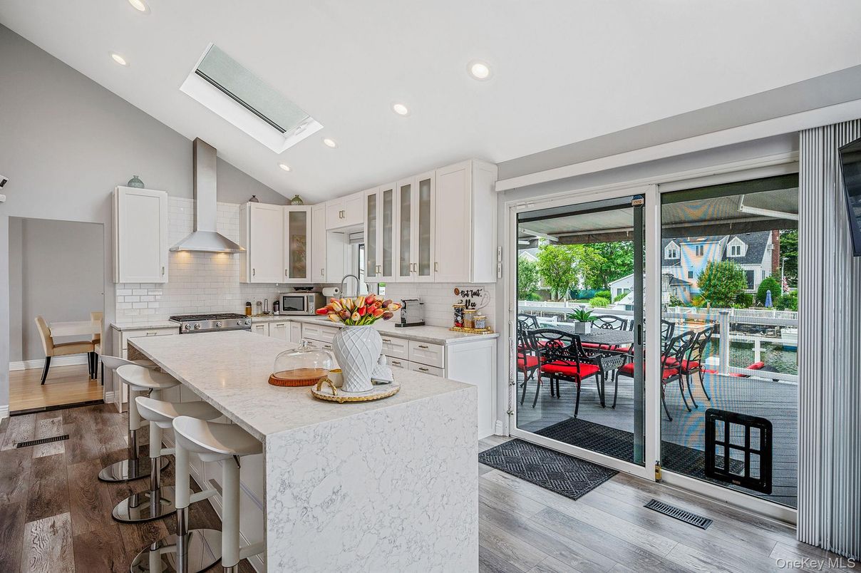 Dining room, Interior, Kitchen, Recessed Lighting, Stainless Steel Appliances, Wood Texture Flooring