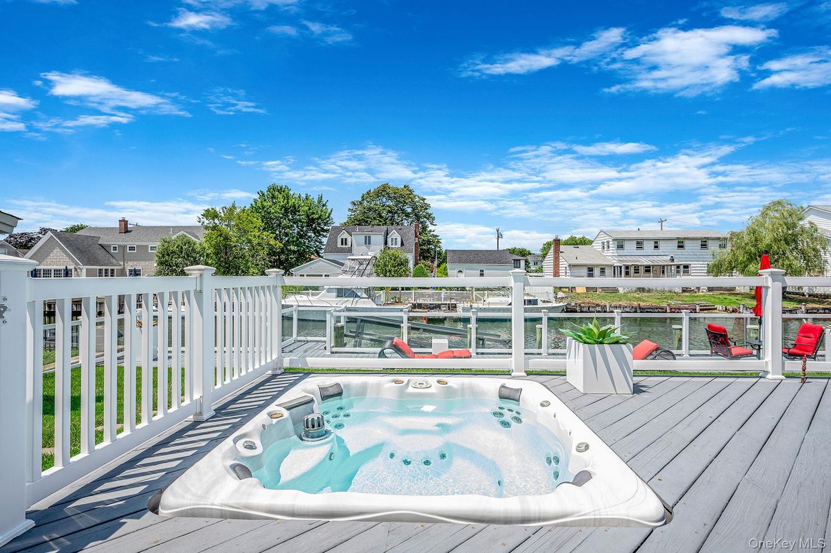 Exterior, Hot Tub