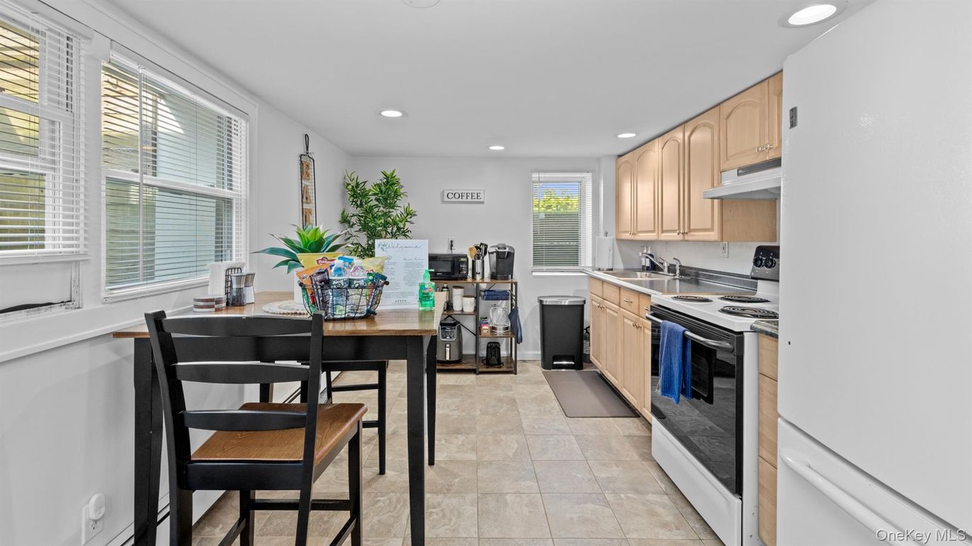 Dining room, Interior, Kitchen, Recessed Lighting