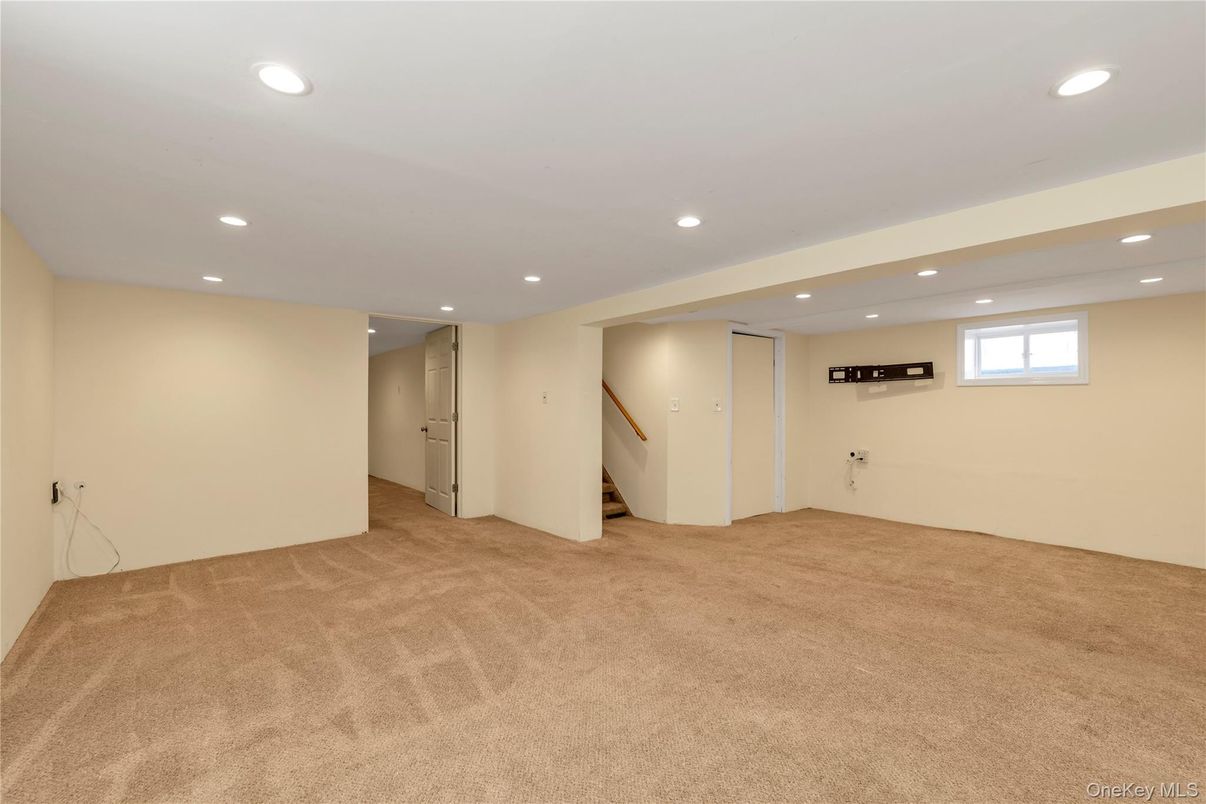 Empty room, Interior, Recessed Lighting