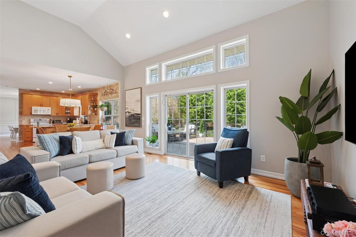 Interior, Kitchen, Living room, Pendant Lights, Recessed Lighting, Wood Texture Flooring