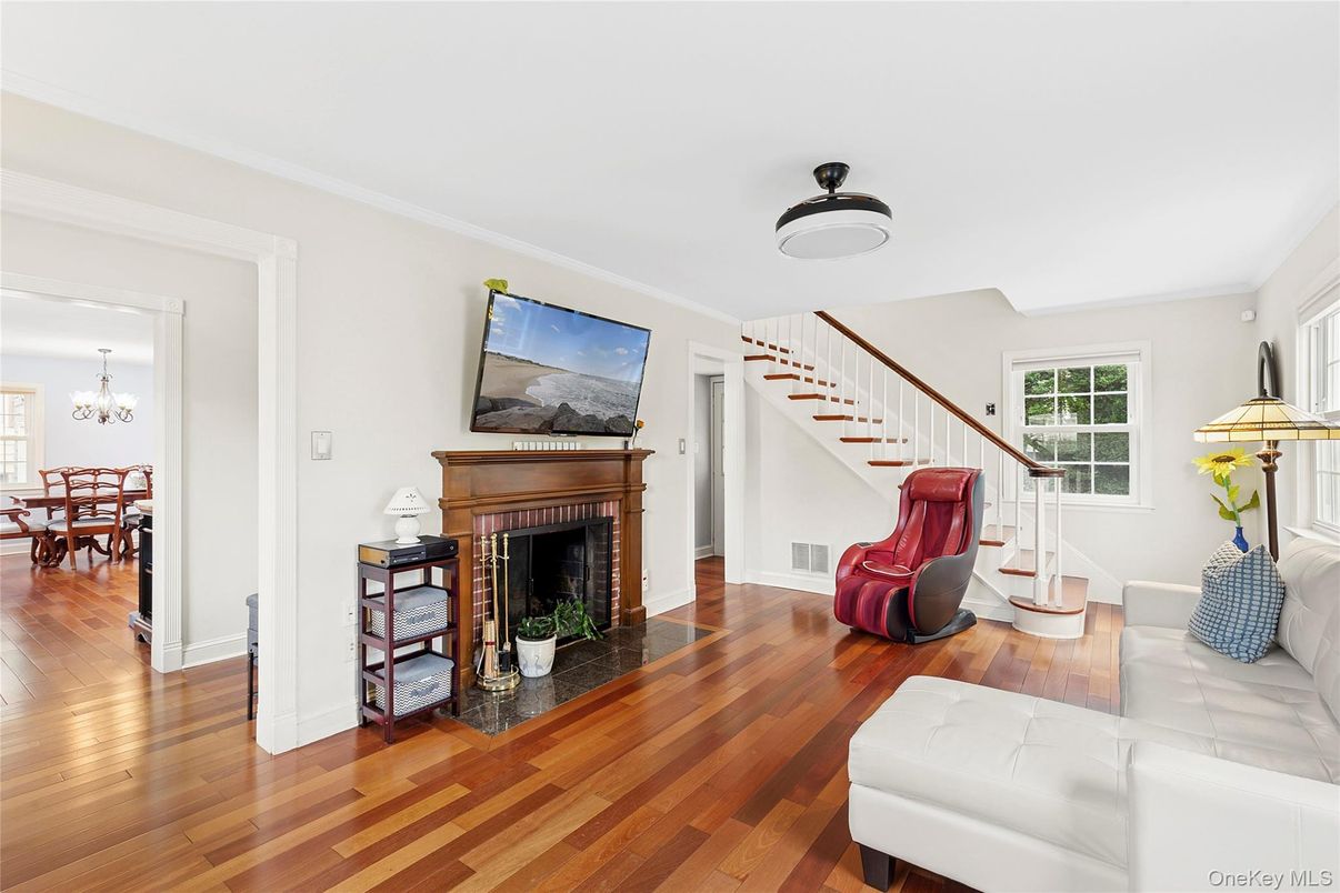 Chandelier, Dining room, Fireplace, Interior, Wood Texture Flooring