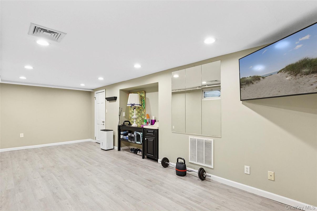 Interior, Recessed Lighting, Wood Texture Flooring