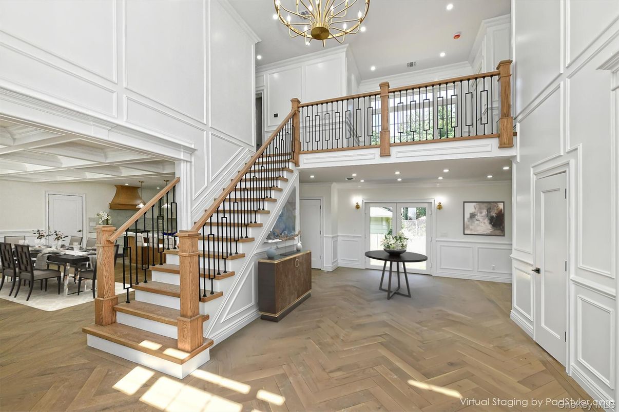 Chandelier, Dining room, Interior, Recessed Lighting, Wood Texture Flooring