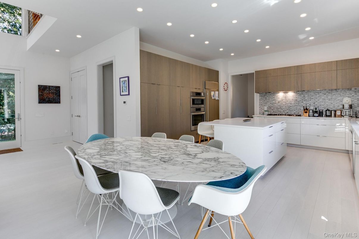 Dining room, Interior, Kitchen, Recessed Lighting, Stainless Steel Appliances