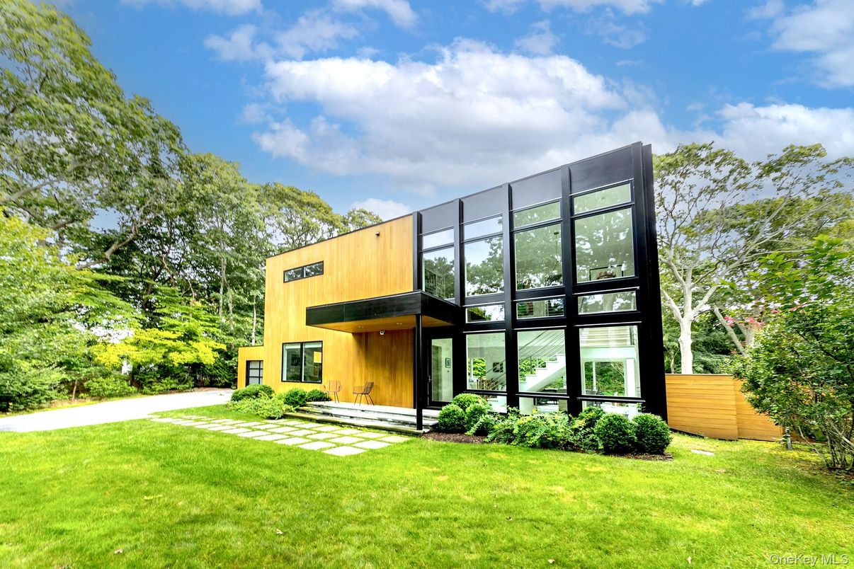 Backyard, Exterior, Facade, Modern