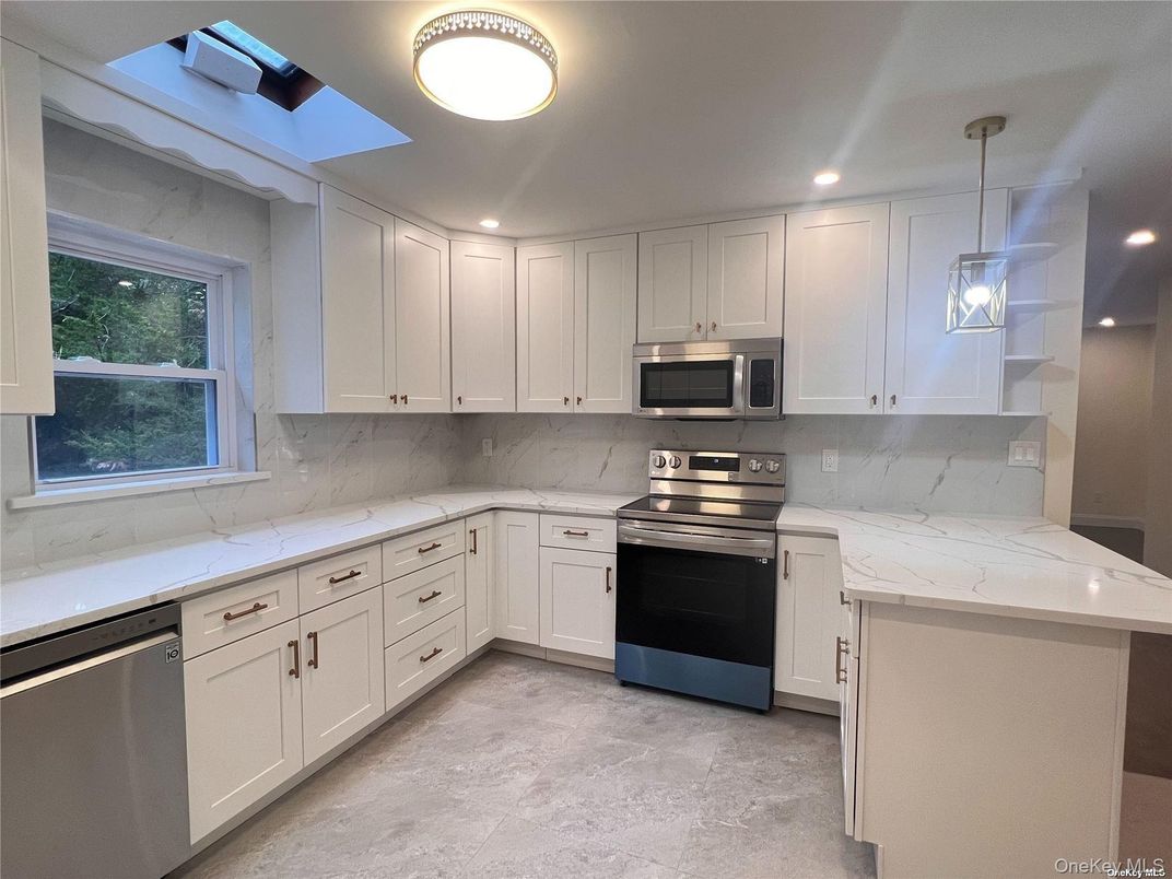 Interior, Kitchen, Pendant Lights, Recessed Lighting, Stainless Steel Appliances