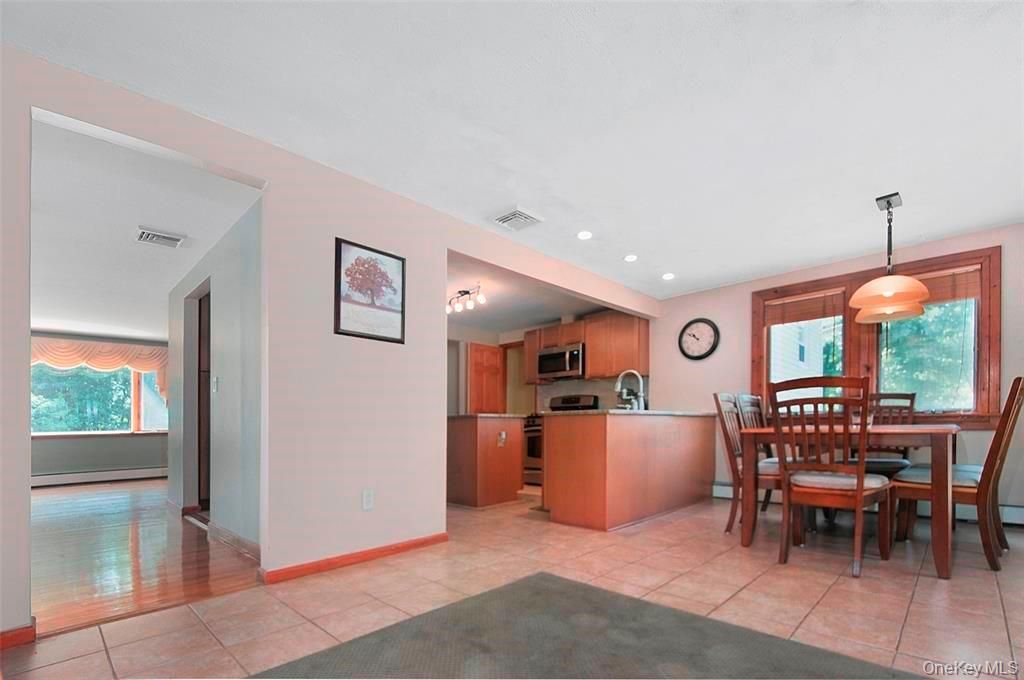 Dining room, Interior, Kitchen, Pendant Lights, Recessed Lighting, Stainless Steel Appliances