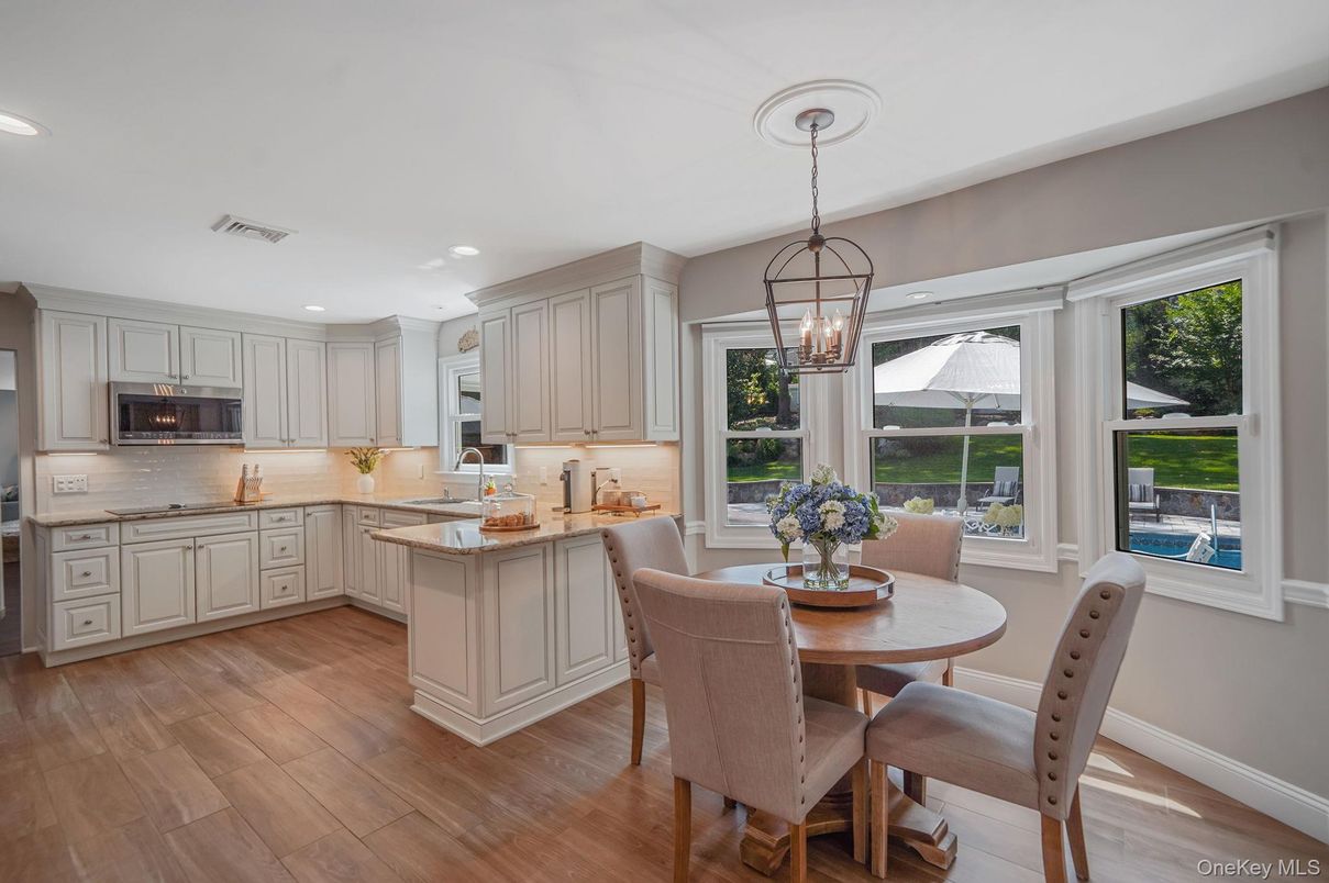 Dining room, Interior, Kitchen, Pendant Lights, Recessed Lighting, Wood Texture Flooring