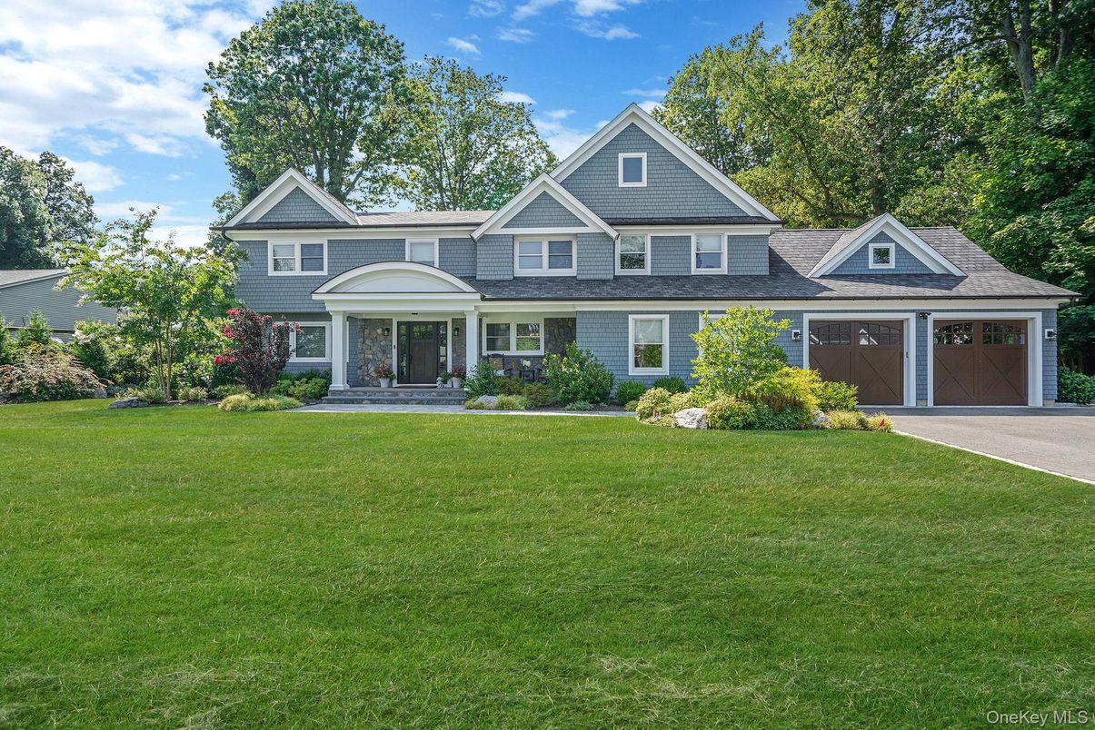 Attached, Exterior, Facade, Farmhouse