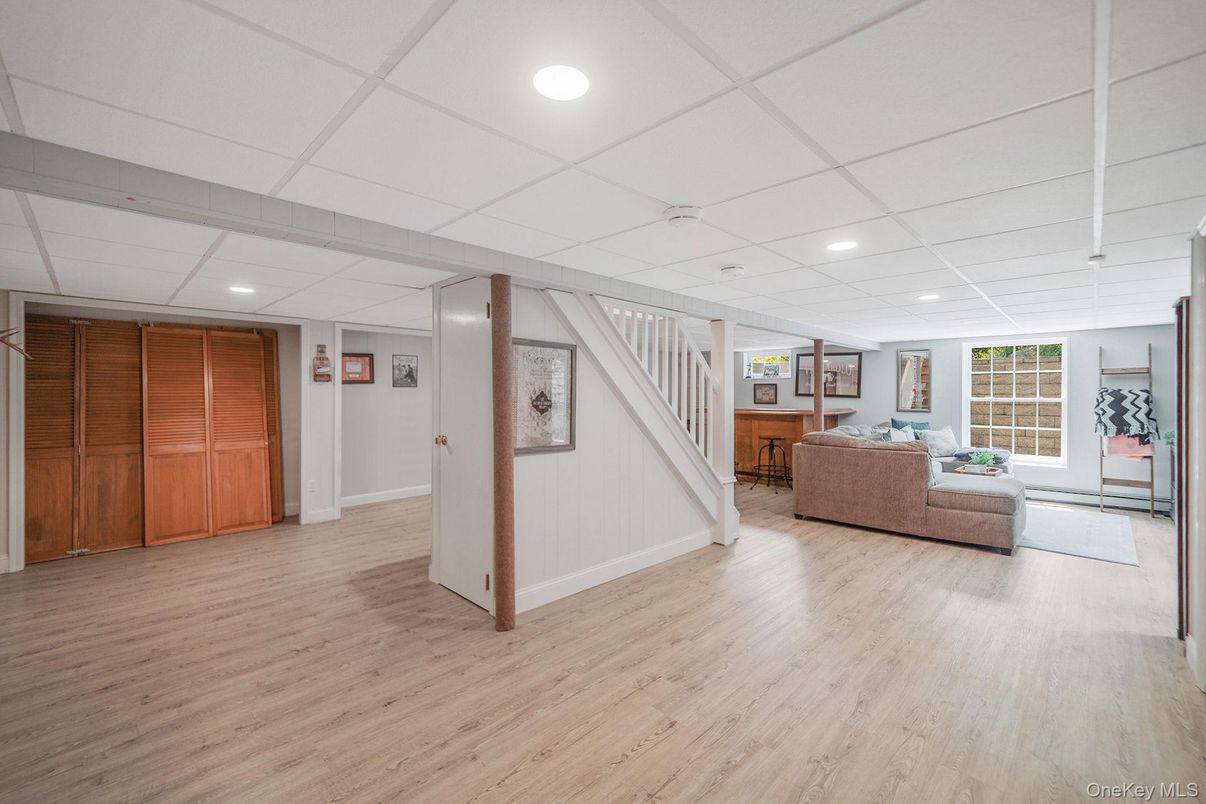 Interior, Recessed Lighting, Wood Texture Flooring