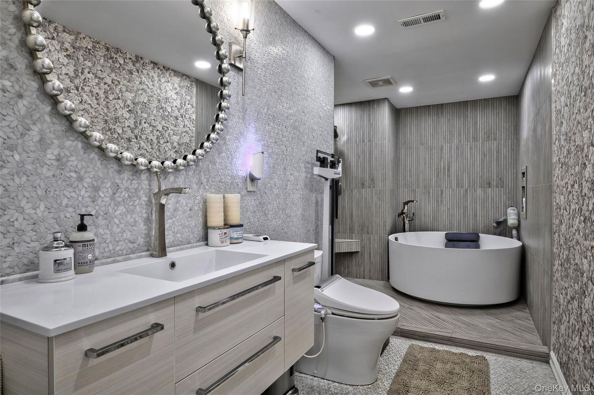 Bathroom, Dual Sink Vanities, Free Standing Baths, Interior, Recessed Lighting