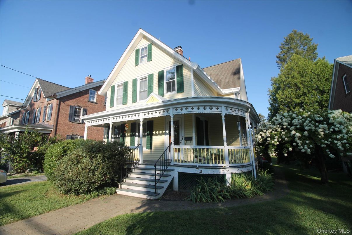 Exterior, Facade, Brick Facade, Queen Anne Victorian