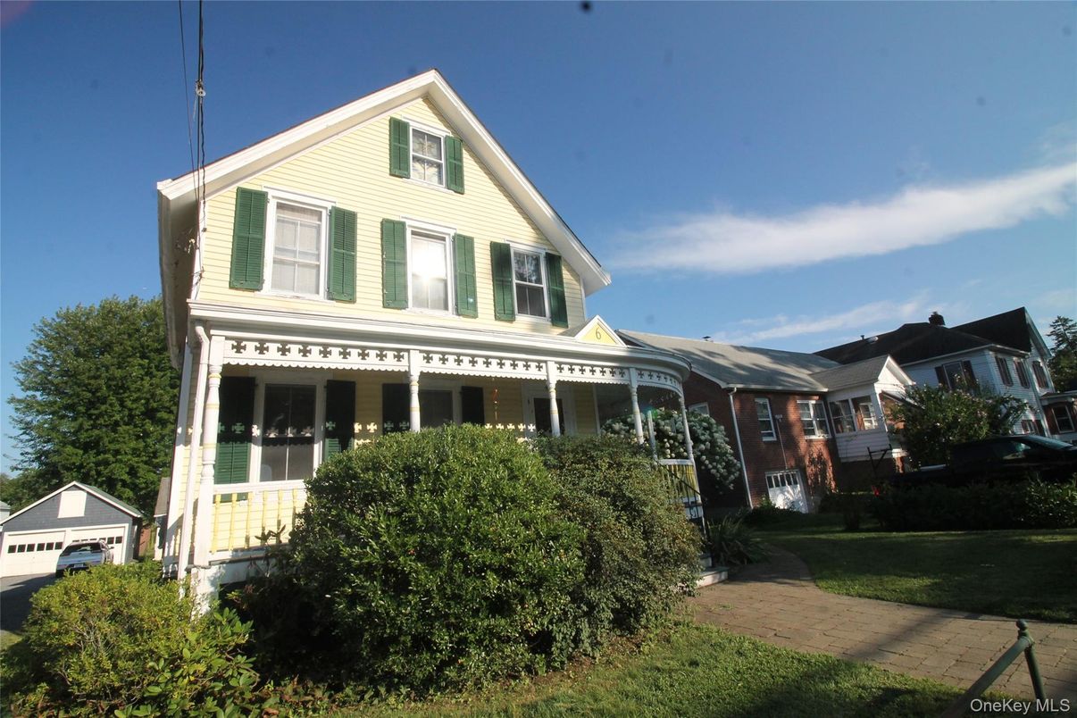 Exterior, Facade, Queen Anne Victorian