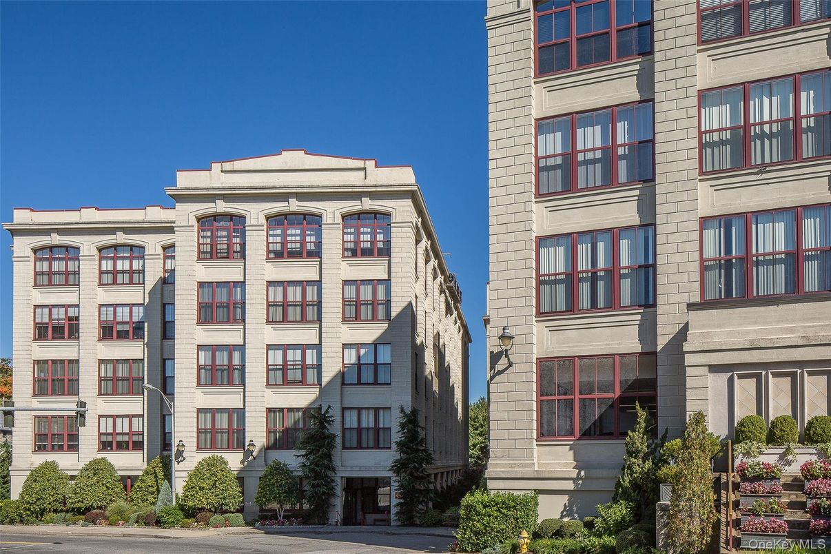 Exterior, Facade, Rowhouse