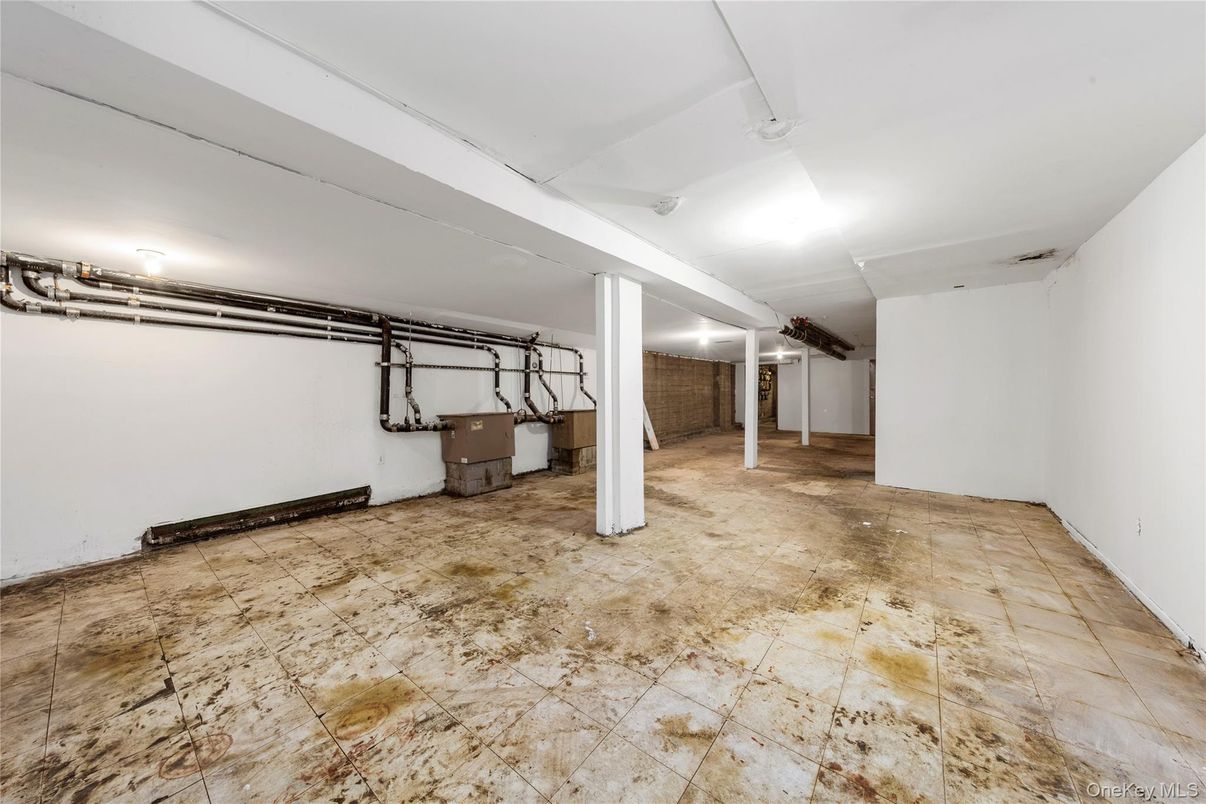 Garage, Interior, Stone Walls