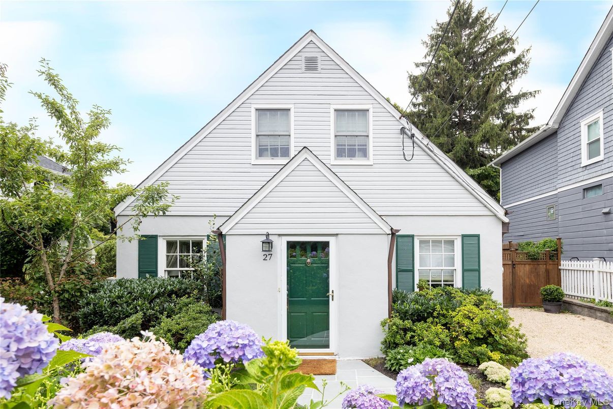 Exterior, Facade, Farmhouse