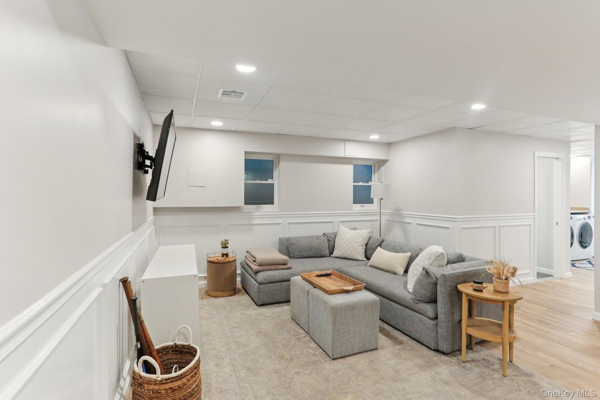 Interior, Living room, Recessed Lighting, Washer, Wood Texture Flooring