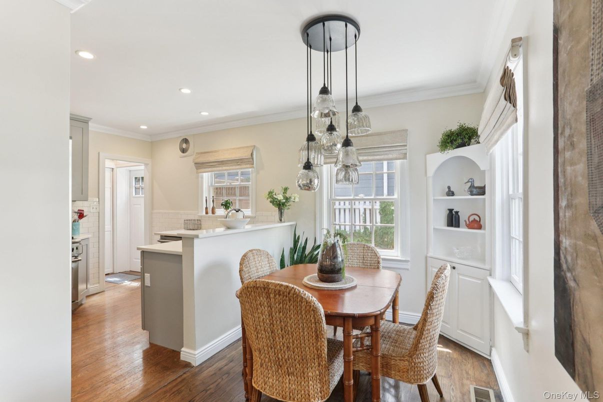 Dining room, Interior, Kitchen, Pendant Lights, Recessed Lighting, Wood Texture Flooring