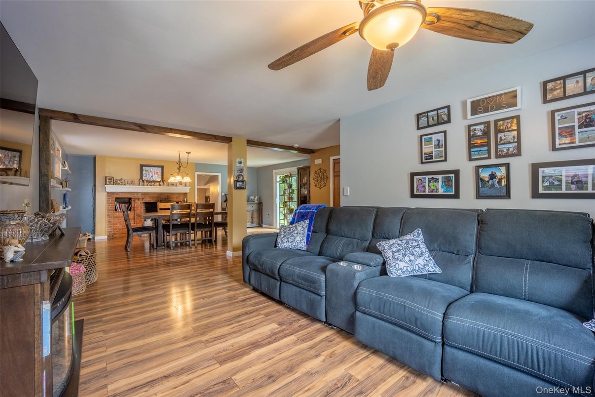 Chandelier, Dining room, Interior, Living room, Wood Texture Flooring
