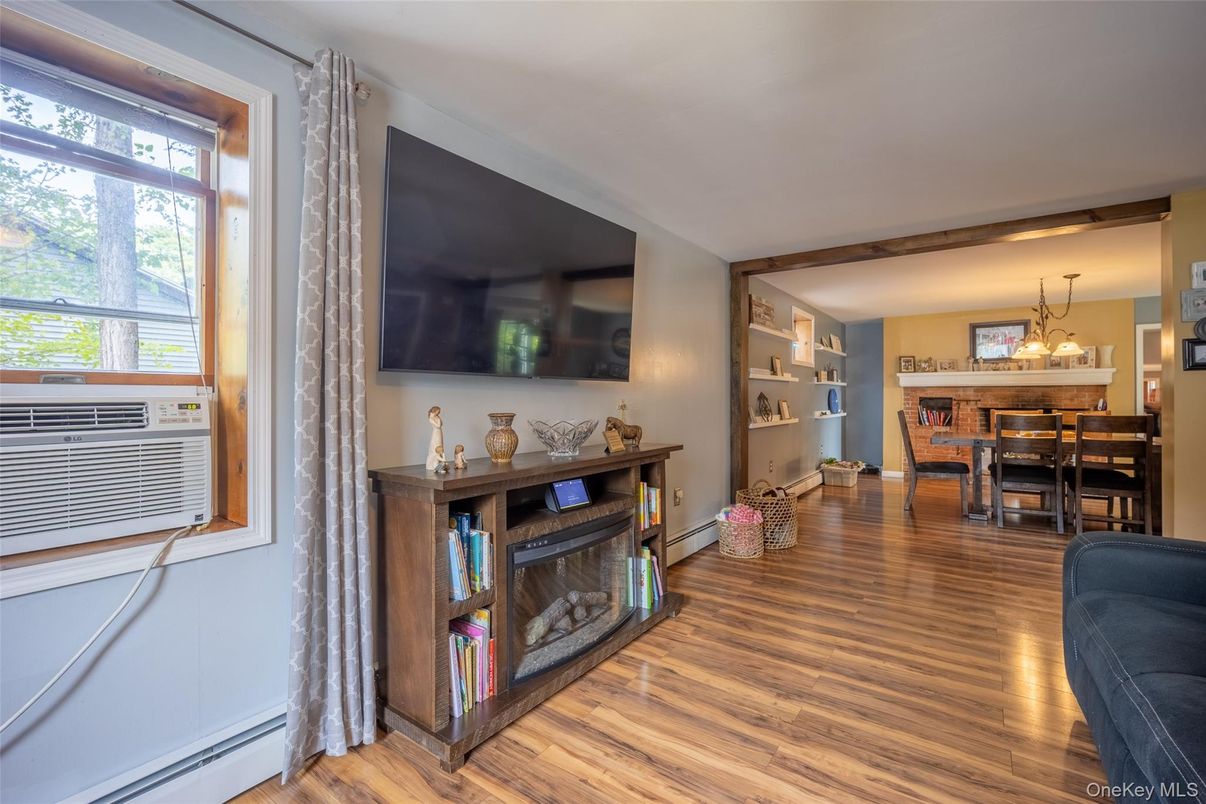 Dining room, Fireplace, Interior, Pendant Lights, Wood Texture Flooring