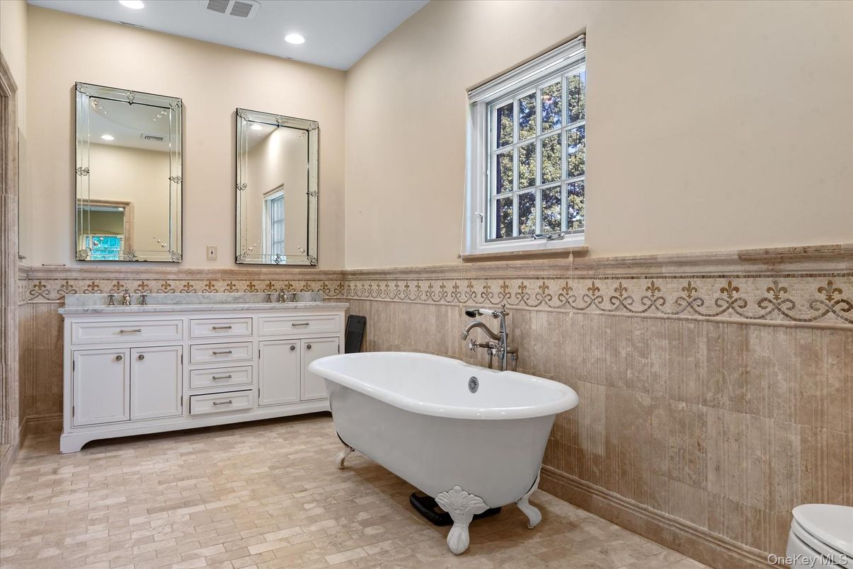 Bathroom, Dual Sink Vanities, Free Standing Baths, Interior, Recessed Lighting