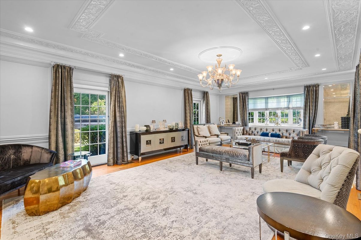 Chandelier, Interior, Living room, Recessed Lighting, Wood Texture Flooring