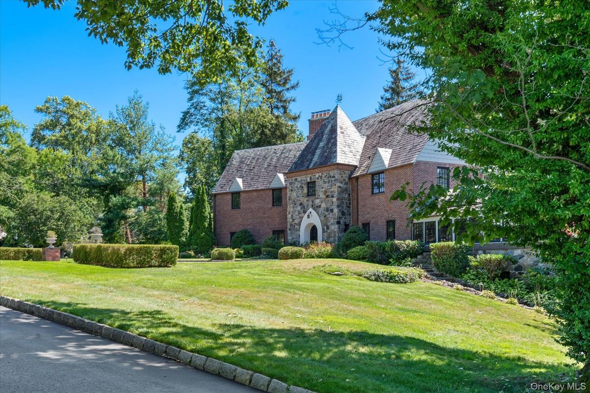 Backyard, Exterior, Facade, Brick Facade, French Provincial