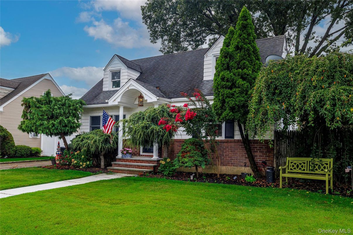 Exterior, Facade, Cape Cod