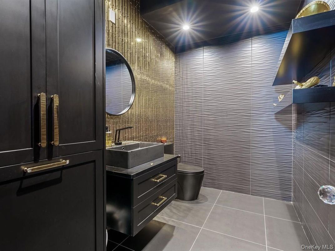Bathroom, Interior, Recessed Lighting