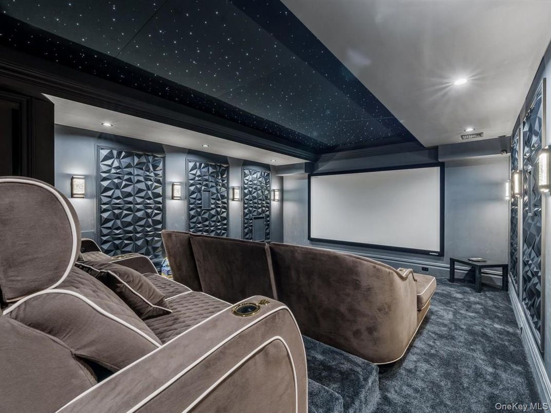 Interior, Projection Screen, Recessed Lighting, Theatre Room