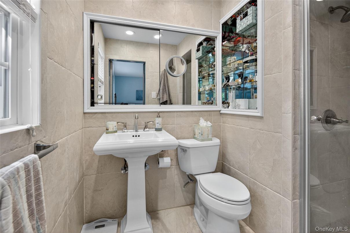 Bathroom, Interior, Recessed Lighting