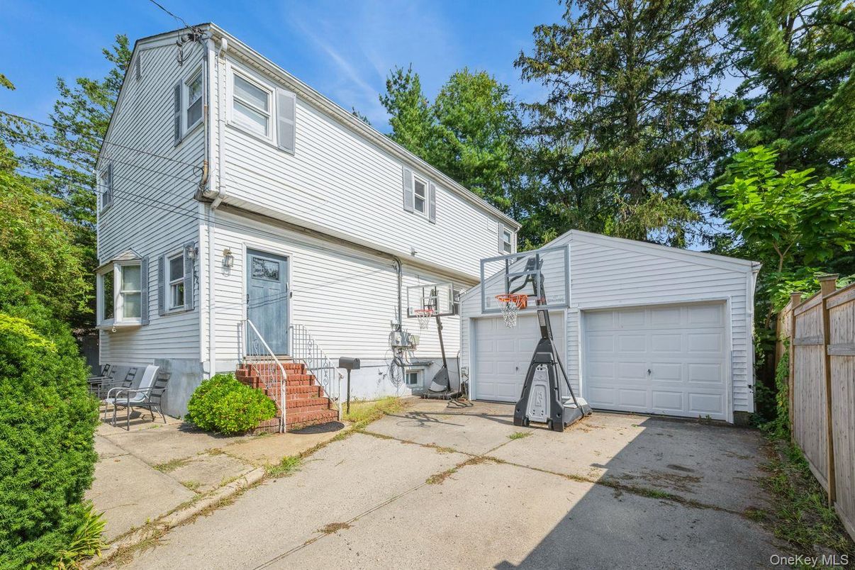 Detached Garage, Exterior