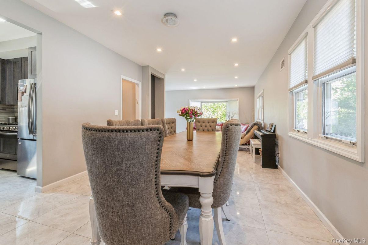 Dining room, Interior, Recessed Lighting