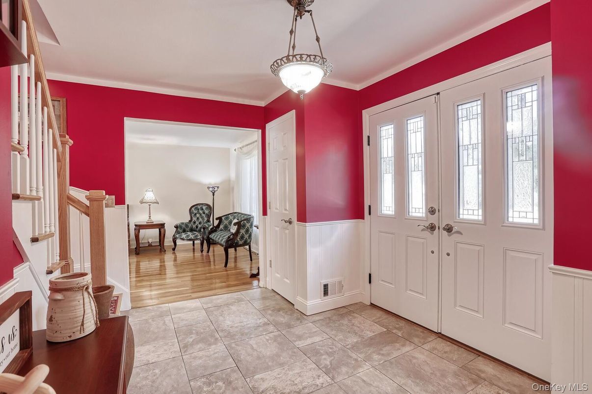 Interior, Pendant Lights, Wood Texture Flooring