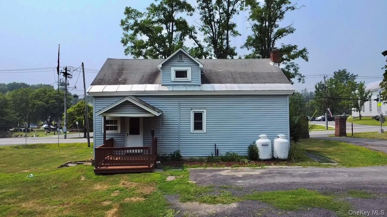 Exterior, Facade, Cape Cod