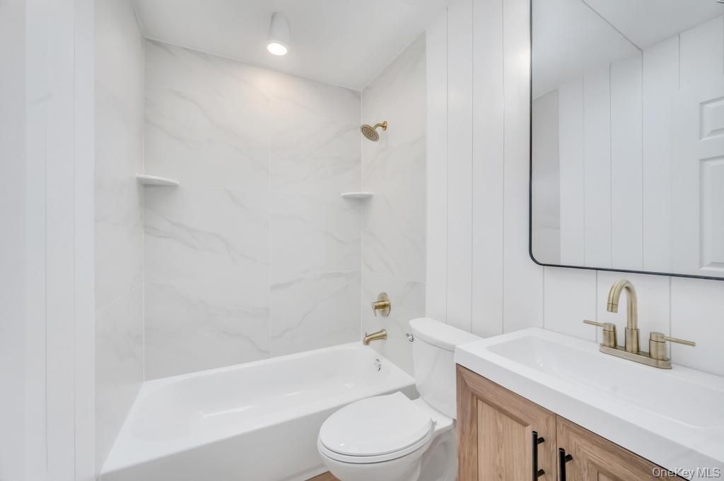 Bathroom, Interior, Marble Walls, Recessed Lighting
