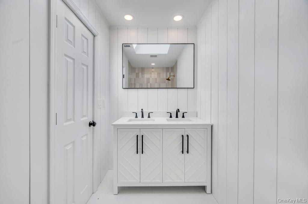 Bathroom, Dual Sink Vanities, Interior, Recessed Lighting