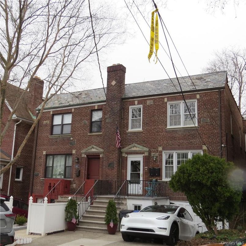 Exterior, Facade, Brick Facade, Rowhouse