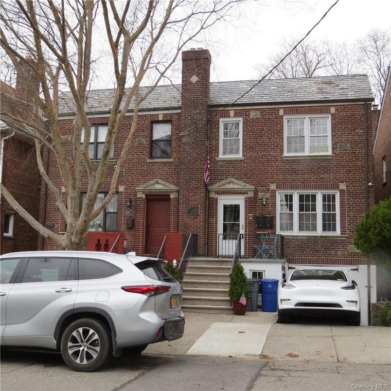 Exterior, Facade, Brick Facade, Rowhouse