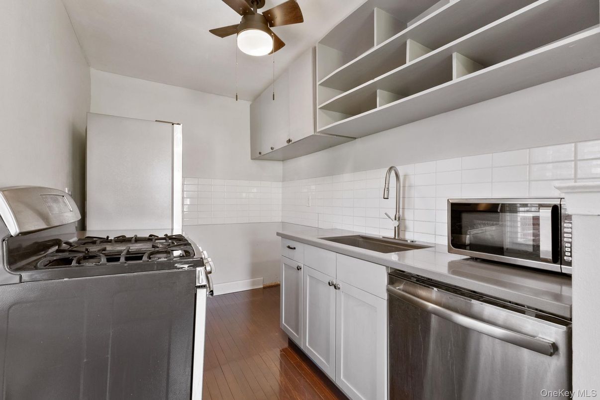 Interior, Kitchen, Stainless Steel Appliances, Wood Texture Flooring
