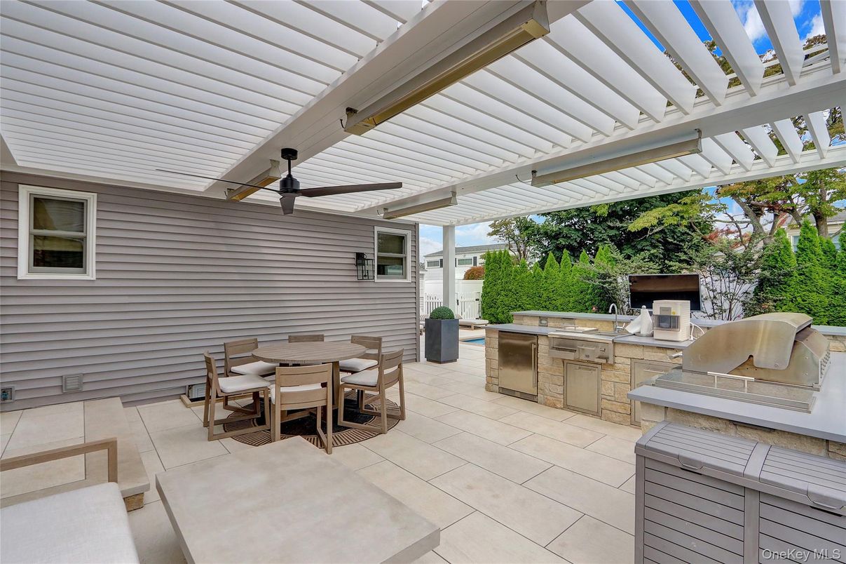 Exterior, Outdoor Kitchen