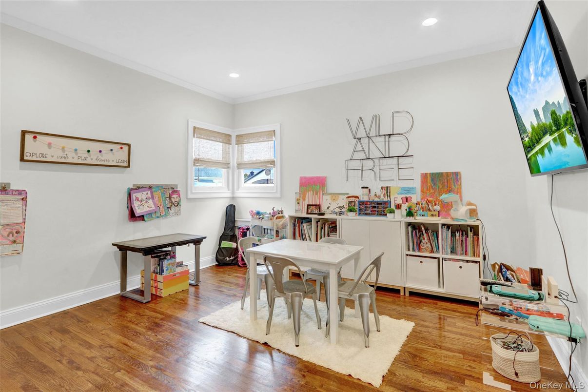 Dining room, Interior, Recessed Lighting, Wood Texture Flooring