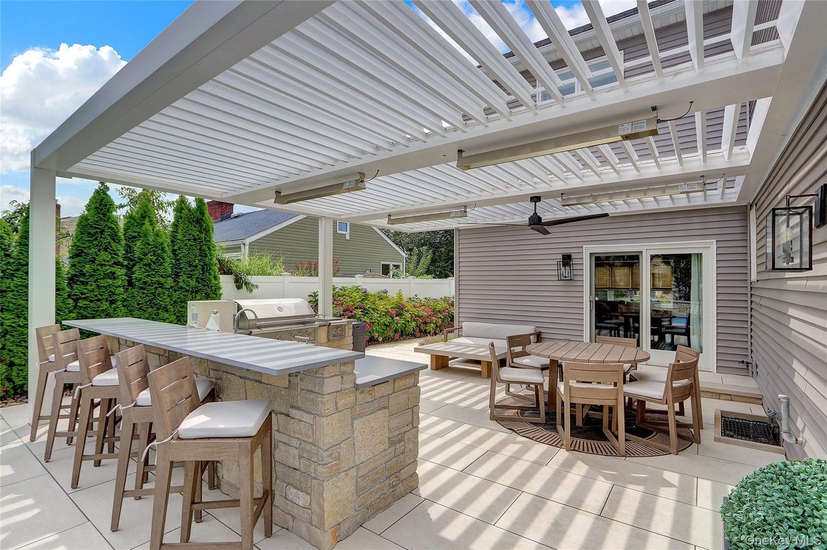 Exterior, Outdoor Kitchen
