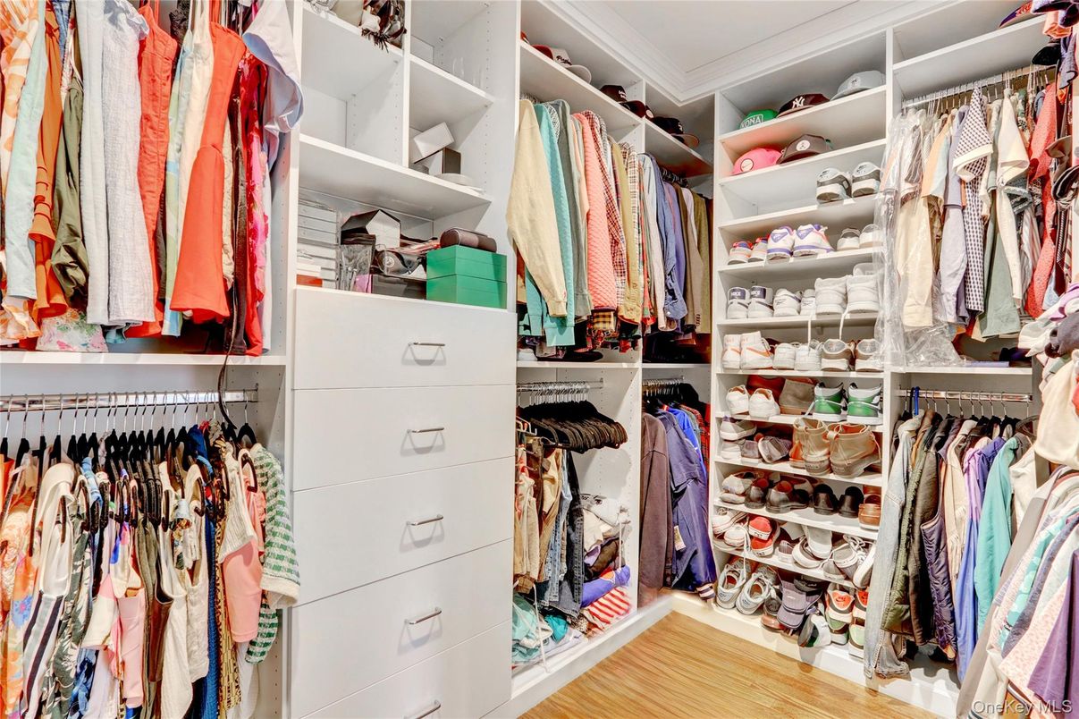 Interior, Walk-in Closets, Wood Texture Flooring