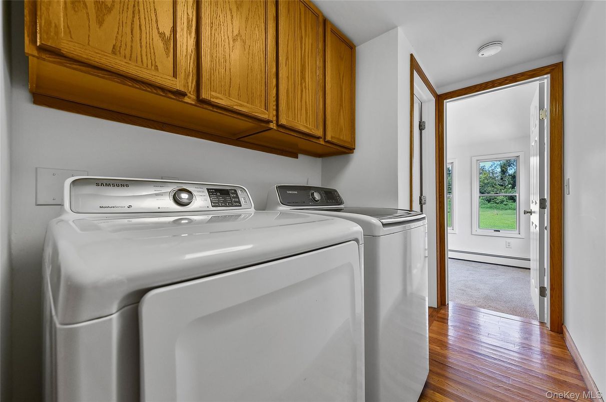 Interior, Washer, Wood Texture Flooring